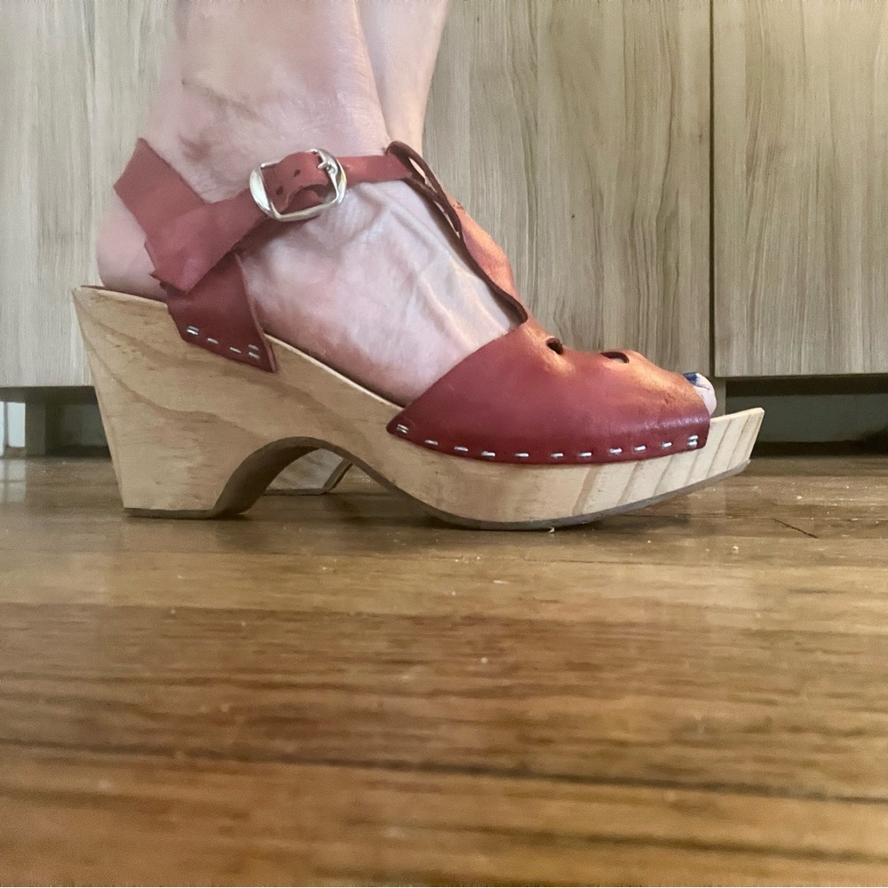 MTNG Red Leather Sandals